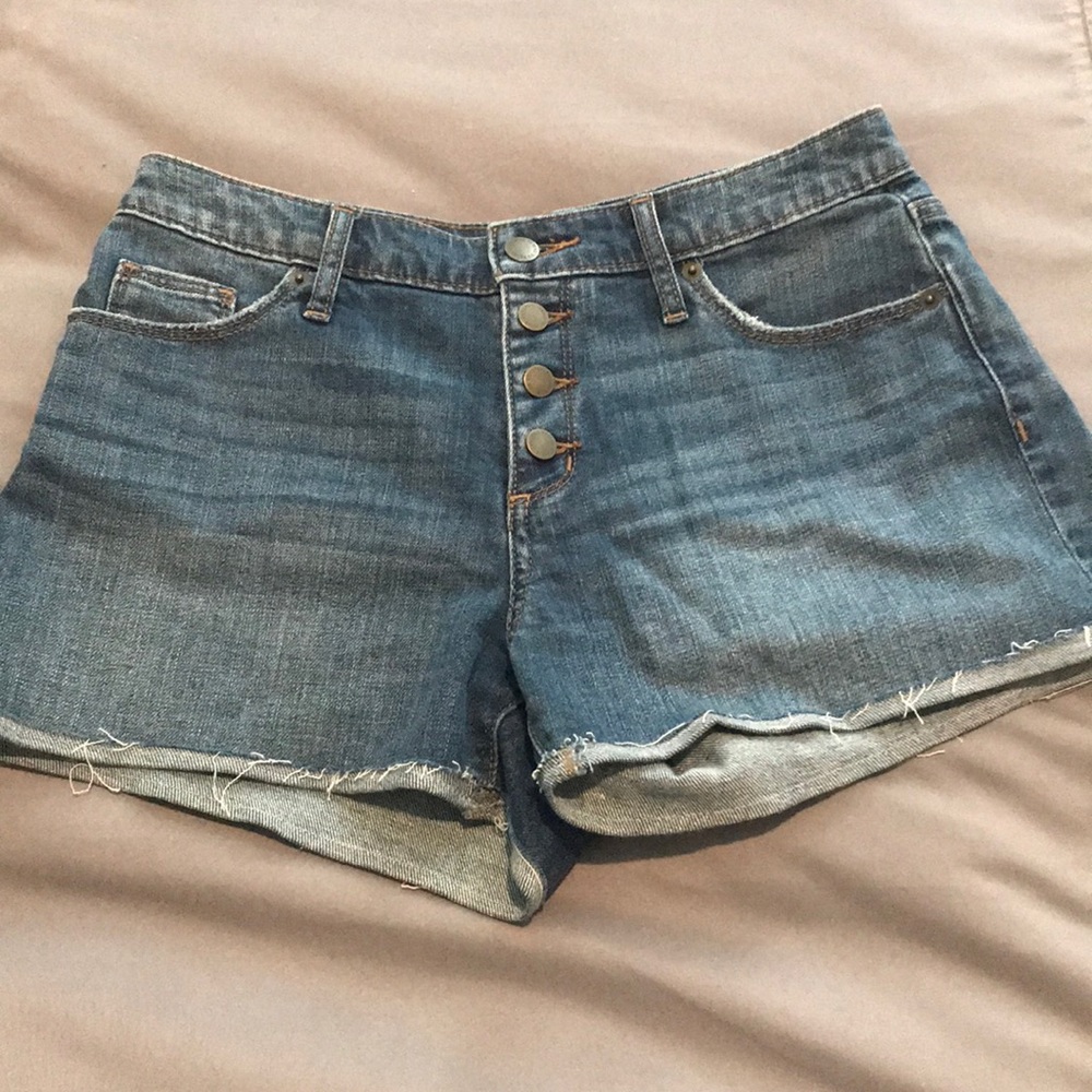 Universal Thread mid-rise Jean shorts
